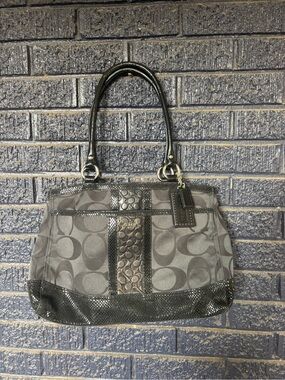 VTG Y2K Coach signature C black shoulder bag purse